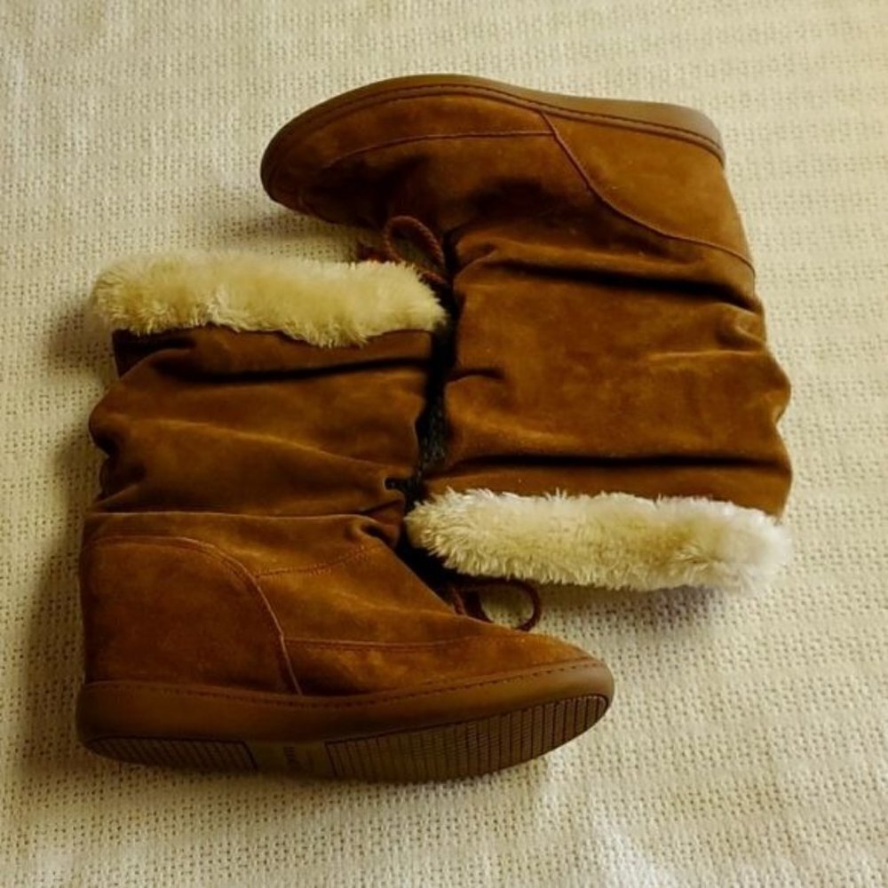 Skechers‎ Sz. 8 Tan Suede Faux Fur Insulated Cinched Embellished Winter Boots